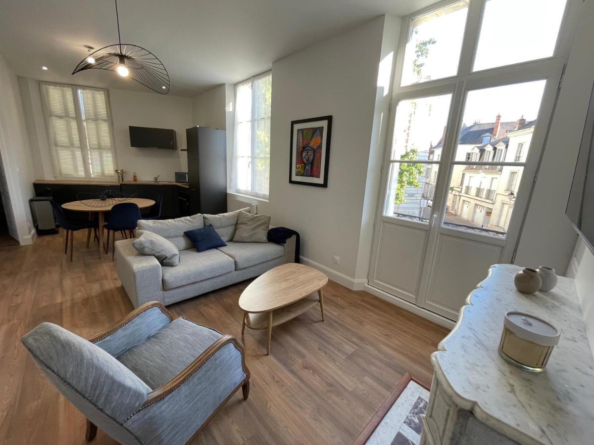 Centre Ville Terrasse Et Vue Chateau 쏘뮤흐 외부 사진